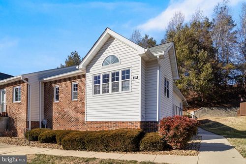 211 Westlake Blvd, PRINCE FREDERICK, MD, 20678-3244 | Card Image