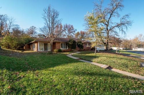 8408 Louwen Dr, Saint Louis, MO, 63124-1808 | Card Image