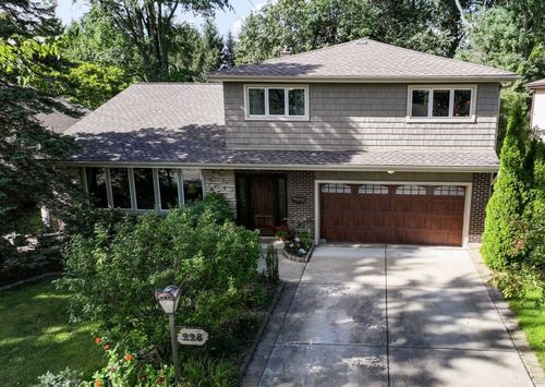 228 Mark Dr, Glenview, IL, 60025-2333 | Card Image