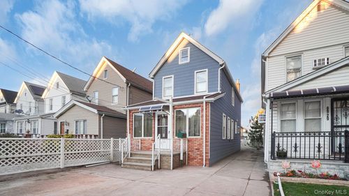 8925 201st St, Hollis, NY, 11423-2105 | Card Image