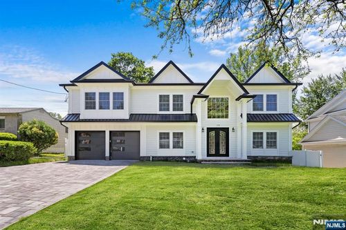 81 Eastbrook Dr, River Edge, NJ, 07661-1000 | Card Image