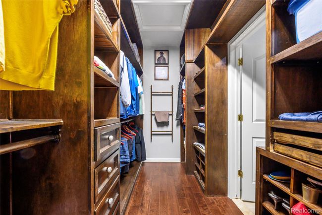 Walk-In Closet | Image 20