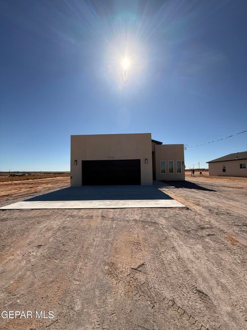 1376 Syrian Desert Dr, Chaparral, NM, 88081-7153 | Card Image