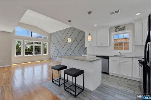 12 Rome St, Newark, NJ, 07105-3318 | Card Image