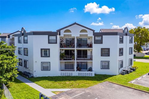 g303-9735 Fontainebleau Blvd, Miami, FL, 33172-6724 | Card Image
