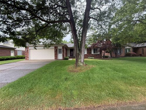 14322 Four Lakes Dr, Sterling Heights, MI, 48313-2127 | Card Image