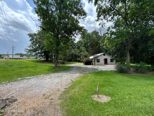 693 Luckney Rd, Flowood, MS, 39232-7983 | Card Image