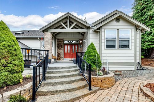 105 14th Ct, Sequim, WA, 98382-9335 | Card Image