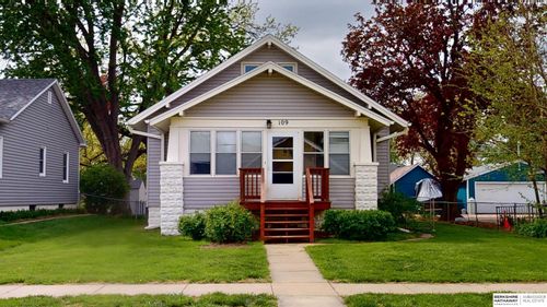 109 W Charles St, Valley, NE, 68064-9733 | Card Image