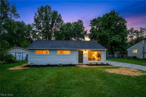 1828 Glenwood Dr, Twinsburg, OH, 44087-1215 | Card Image
