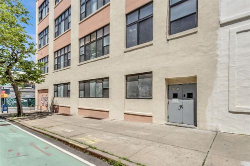 33 Queens Blvd, Long Island City, NY, 11101-2326 | Card Image