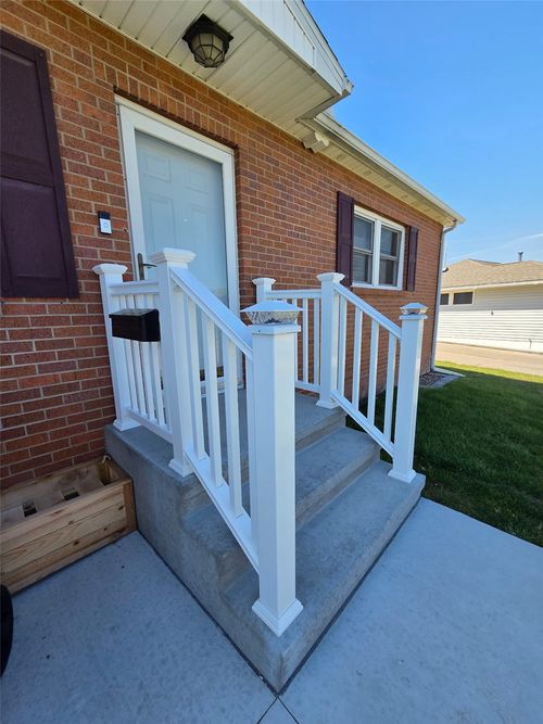 1009 Harold Dr Se, Cedar Rapids, IA, 52403-3855 | Card Image