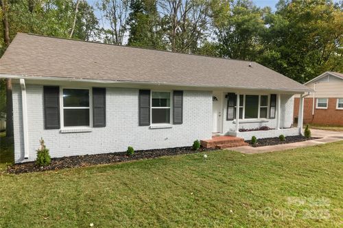 324 Clearbrook Rd, Matthews, NC, 28105-5704 | Card Image