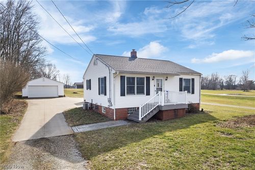 1170 Smith Kramer St Ne, Hartville, OH, 44632-9485 | Card Image