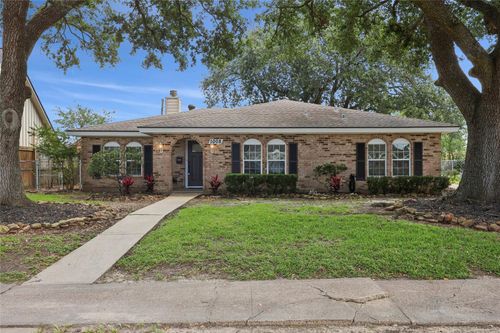 1008 N 30th St, Nederland, TX, 77627-6704 | Card Image