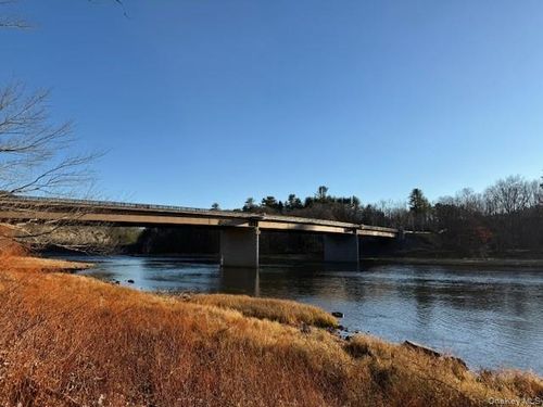 12 River Rd, Highland, NY, 12528-1212 | Card Image