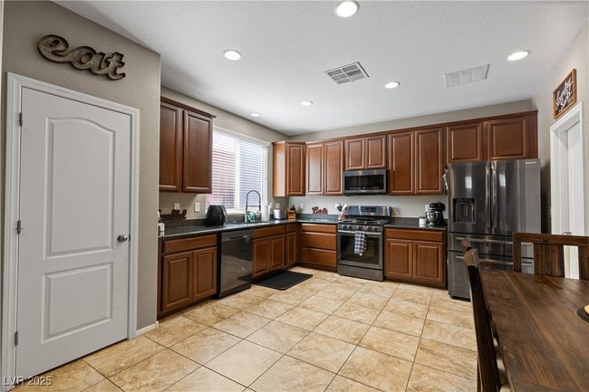 7237 Puddle Duck St, House other with 3 bedrooms, 3 bathrooms and null parking in Las Vegas NV | Image 12