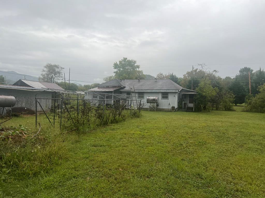 Connaheta Ave, Andrews, NC 28901
