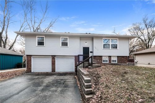 9817 W 56th Ter, Merriam, KS, 66203-2464 | Card Image