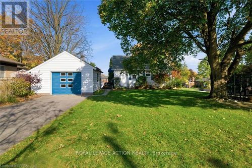 222 St George Street, Brantford, ON, N3R1W7 | Card Image