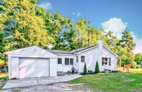 63023 Ivy Dr, Washington Twp, MI, 48095-2418 | Card Image