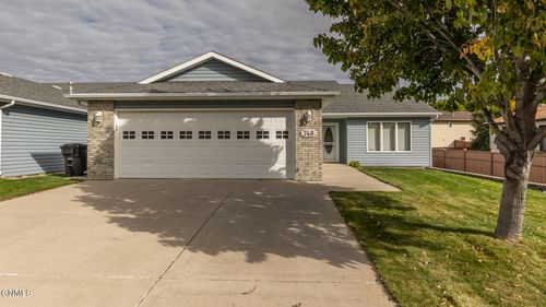 748 W Interstate Ave, Bismarck, ND, 58503-0935 | Card Image