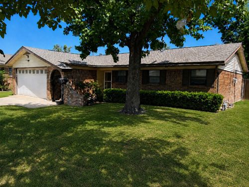 2025 Meadow Gln, Irving, TX, 75060-7330 | Card Image