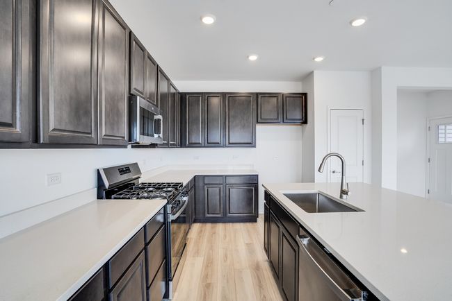 694 Cassia Ct, Townhouse with 3 bedrooms, 3 bathrooms and 2 parking in Crystal Lake IL | Image 8