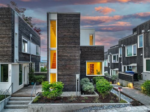 3004 5th Ave W, Seattle, WA, 98119-1807 | Card Image