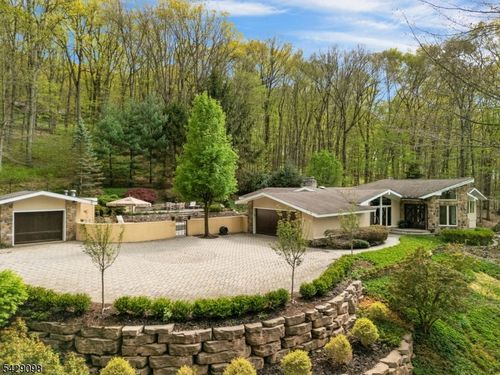 174 Bliss Rd, Mendham, NJ, 07945-2902 | Card Image
