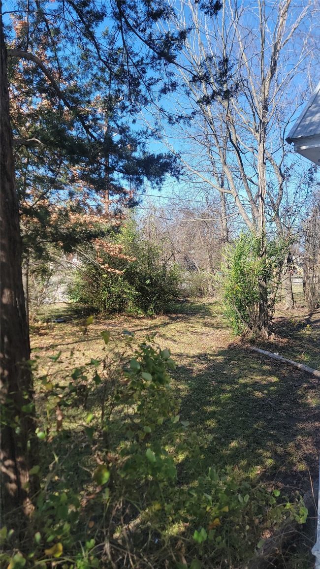 909 W Broadway St, House other with 4 bedrooms, 3 bathrooms and null parking in Clarksville TX | Image 15