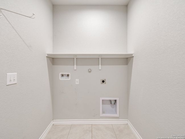 5627 Chestnut Xing, House other with 3 bedrooms, 3 bathrooms and null parking in San Antonio TX | Image 19