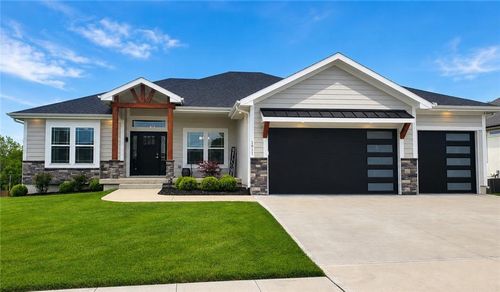 1811 Madi Ct, Grain Valley, MO, 64029-7722 | Card Image