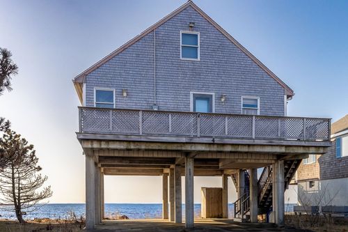 4 Union Ave, Mattapoisett, MA, 02739-4126 | Card Image