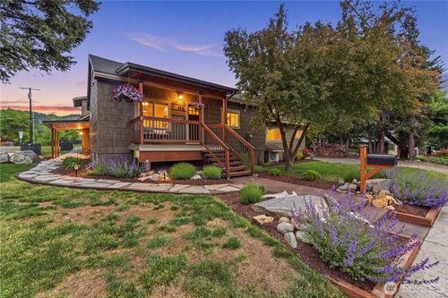 106 Evans St, Leavenworth, WA, 98826-1220 | Card Image