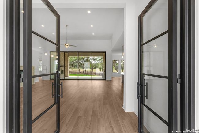 8166 Blue Oak, House other with 4 bedrooms, 5 bathrooms and null parking in Garden Ridge TX | Image 6