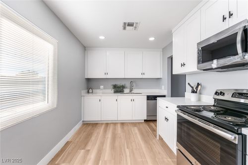 2041 Rose St, North Las Vegas, NV, 89032-3515 | Card Image