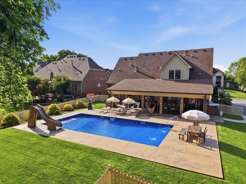 1108 Hunters Pointe Ln, Bowling Green, KY, 42104-7224 | Card Image