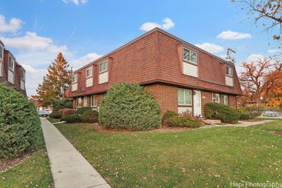 2508 Berkshire Court, Townhouse with 2 bedrooms, 2 bathrooms and 1 parking in Waukegan IL | Image 2