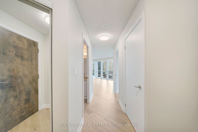 905 - 18 Harbour St, Condo with 2 bedrooms, 2 bathrooms and 1 parking in Toronto ON | Image 4