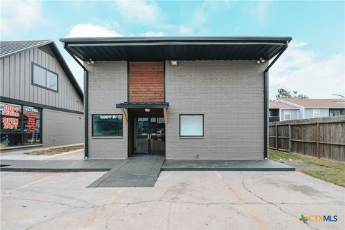 a-6801 N Navarro St, Victoria, TX, 77904-1511 | Card Image