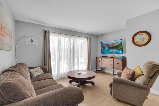 28 45 Street Crescent, Home with 4 bedrooms, 2 bathrooms and 2 parking in Sylvan Lake AB | Image 4
