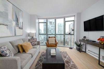 1105 - 1383 Howe St, Condo with 1 bedrooms, 1 bathrooms and 1 parking in Vancouver BC | Image 1