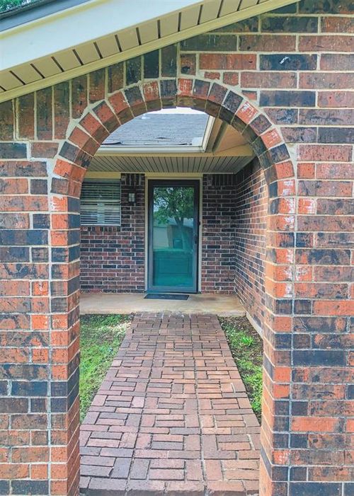720 Robin Hill Rd, Edmond, OK, 73003-5110 | Card Image