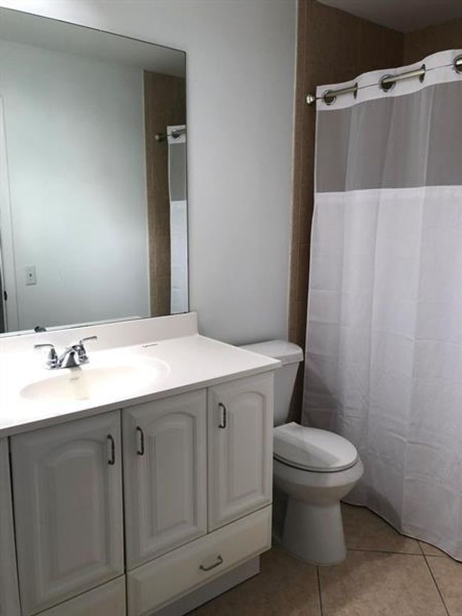 APT-315 - 9466 Boca Cove Cir, Condo with 2 bedrooms, 2 bathrooms and null parking in Boca Raton FL | Image 5