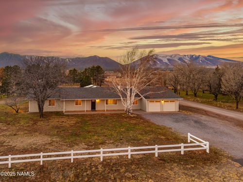 8230 Koch Field Rd, Flagstaff, AZ, 86004-1252 | Card Image