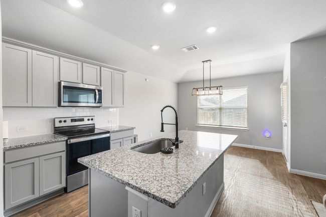204 Hunter Loop, House other with 3 bedrooms, 2 bathrooms and null parking in Bertram TX | Image 5