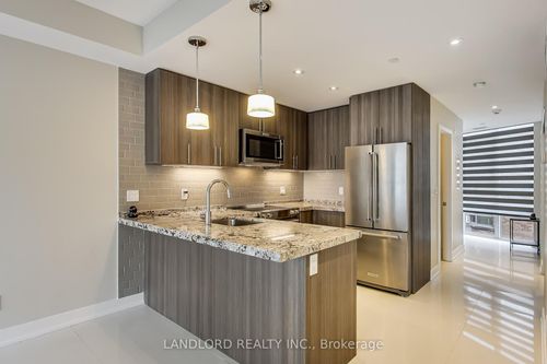 304-2a Queensbury Ave, Toronto, ON, M1N2X7 | Card Image
