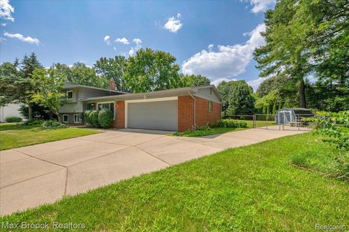 2646 Pinto Dr, Commerce Twp, MI, 48382-3452 | Card Image