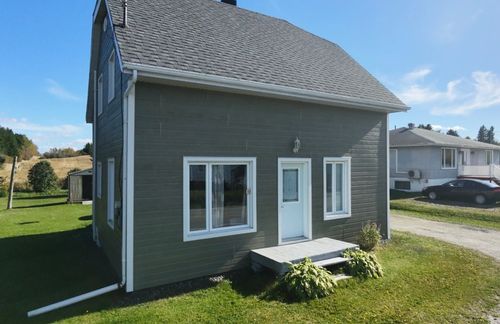 71 Ch. St Joseph, House with 5 bedrooms, 1 bathrooms and null parking in Rimouski QC | Card Image